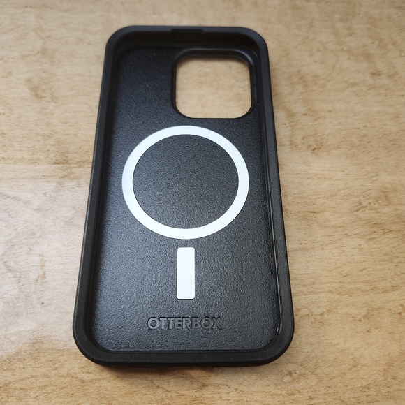 Otterbox Symmetry for iPhone 14 Pro - Black - Picture 4 of 4